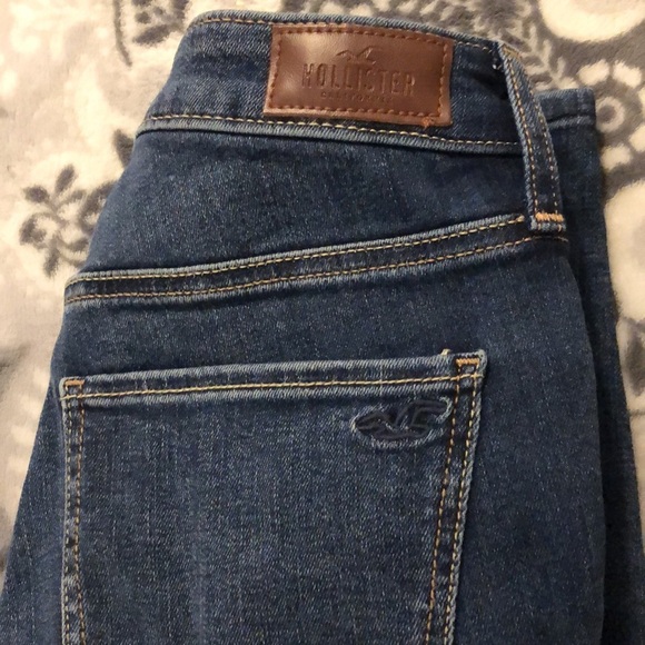 NWOT Hollister Mid-Rise Super Skinny Jeans​ - Picture 3 of 4